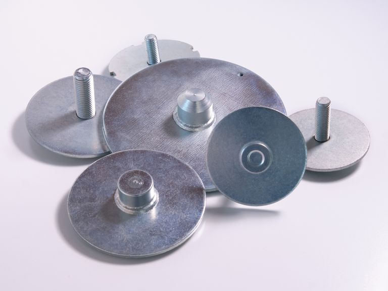 Ein U-Blech und eine weitere Schweißbaugruppe